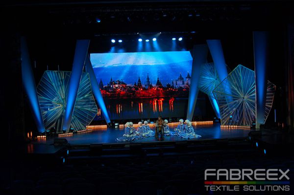 Оформление сцены театра тканями компании FABREEX