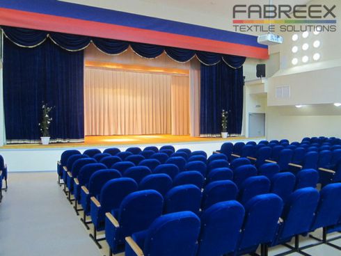 Оформление актового зала тканями компании FABREEX